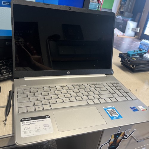 HP Laptop 15-DY2073DX Intel Core i7-1165G7 16GB DDR4 SSD WLAN DEFEKT LCD LESEN