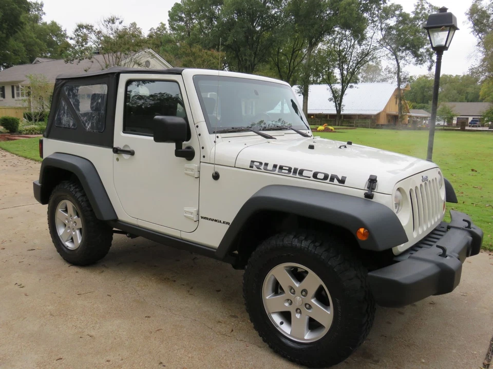 Jeep Wrangler Rubicon 2010 2 puertas techo blando con manual de 6 velocidades Foto 2 de 4