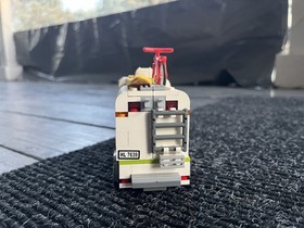 LEGO CITY Camper 7639 2 Minifigures Bicycle Surfboard Great Outdoors