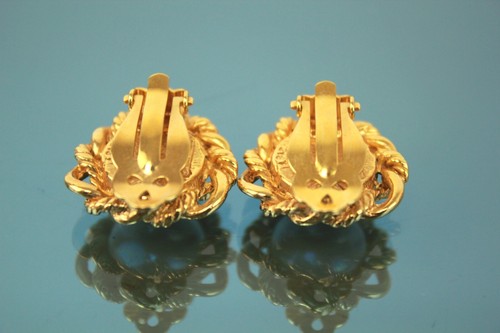 CHANEL Pearl Gold-Tone Clip on Round Earrings Women's Accessories Vintage Used - Picture 10 of 15