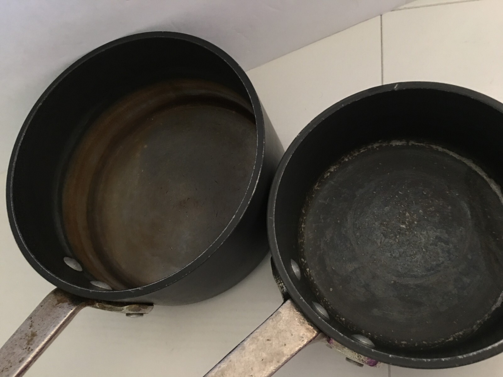 2 CALPHALON Commercial Anodized Aluminum 2 1/2 Qt Pot 1 1/2 quart pots kitchen