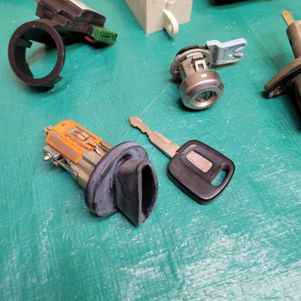 Juego de interruptor y bloqueo de cilindro de encendido Lincoln Town Car 1998-2002 OEM Foto 2 de 4