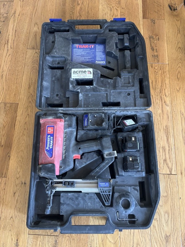 Powers Fasteners C3 Trak-It Gas Fastening Nail Gun W/Batttey & Charger
