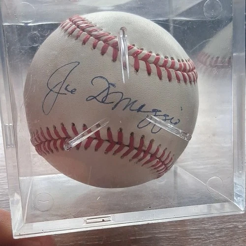 Joe DiMaggio Yankees American League Baseball Autographed ZZ64075