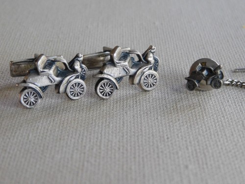 Set De Boutons De Manchette Et Barre De Cravate Vintage - Motif Bulldozer (Leavens Attleboro), Ton Argenté
