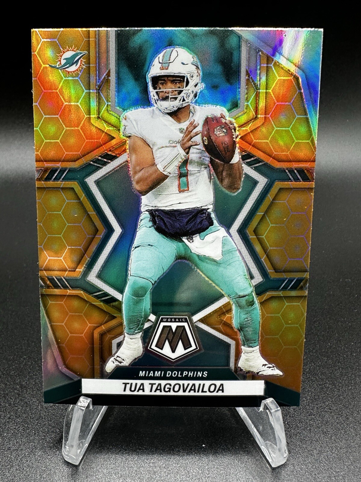 2022 Panini Mosaic - Honeycomb Prizm #121 Tua Tagovailoa - Miami Dolphins - NFL