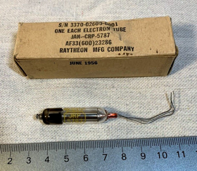 VINTAGE RAYTHEON JAN-CRP-5787 VACUUM TUBE NOS  (G)