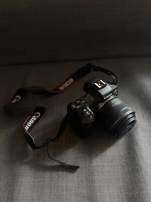 Canon EOS R mit einem Canon RF 35mm f/1.8 Macro IS STM Objektiv + EF-EOS R Adapter 