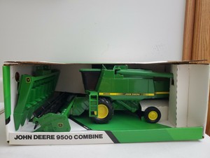 JOHN DEERE 9500 COMBINE ERTL TOY NIB 