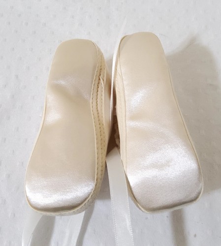 VINTAGE Baby Deer Lace Trim Beige Satin Baby Shoes w/ Original Box - Size 2 - 第 7/9 張圖片