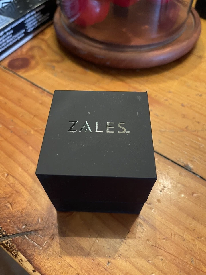 Earrings for pierced ears, dangle drop Pearls  - Image 4 of 4