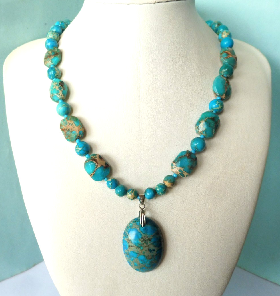 Collier en Turquoise de Perse véritable et argent massif, un bijou bleu d'exception