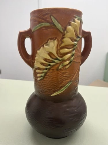 Roseville Pottery Vintage Two-Handled Freesia Vase 126-10  Made in USA