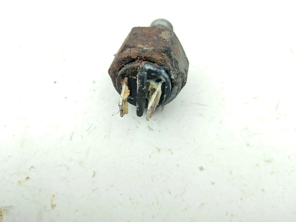 08 Triumph Tiger 1050 后刹车传感器 — 第 2/4 张图片