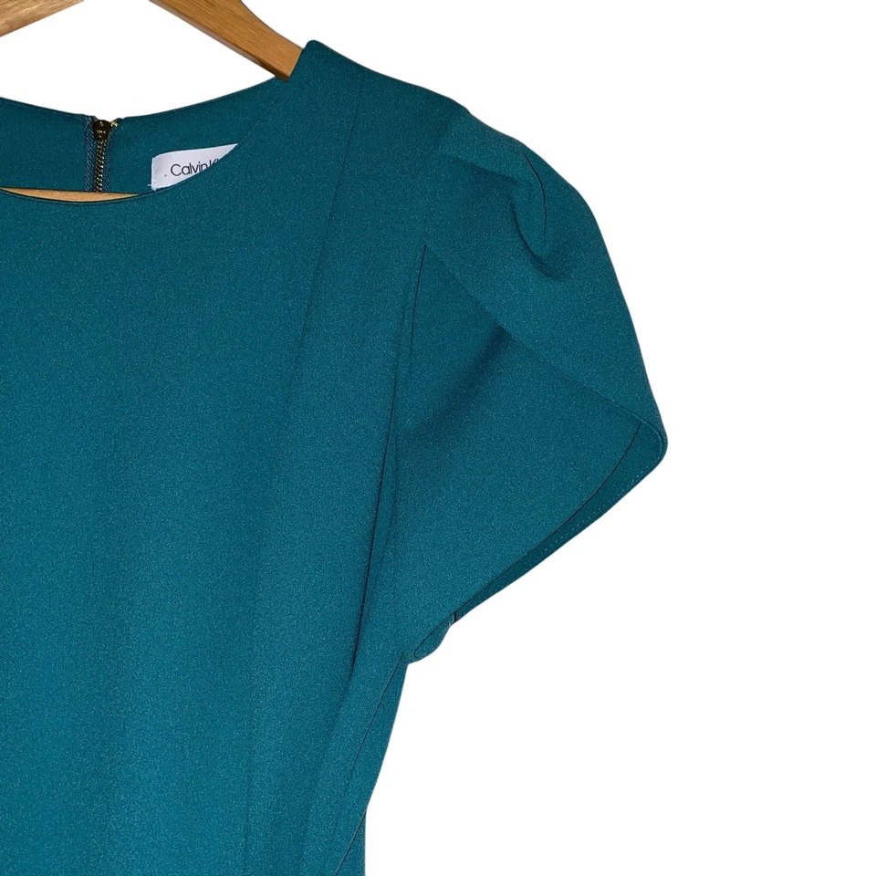 Nuevo con etiquetas Mono para mujer Calvin Klein verde con cinturón manga tulipán talla 6 $139 Foto 3 de 4