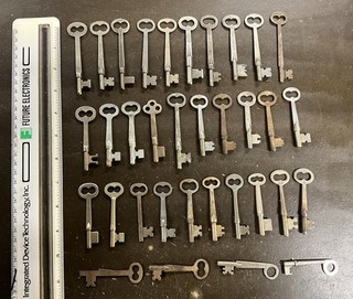 Lot of 34 Vintage Antique Skeleton Keys Collection🗝
