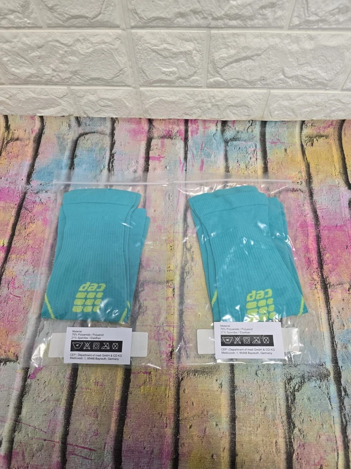 CEP Pro+Calf Sleeves 2.0 Size IV Men's 2 Pair Bundle RRP £ 70 Lagoon / Lime - Image 4 of 4