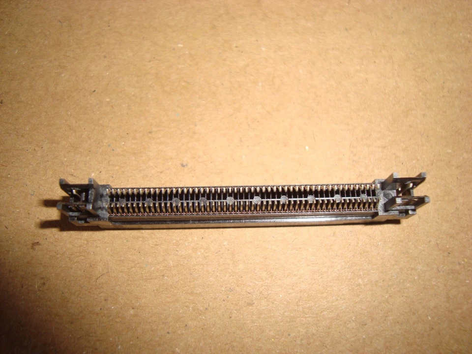 Samtec ERF8-050-01-L-D-EM2-TR-Conn.Micro High Speed Socket Strip SKT 100 0.8mm- - Immagine 4 di 4