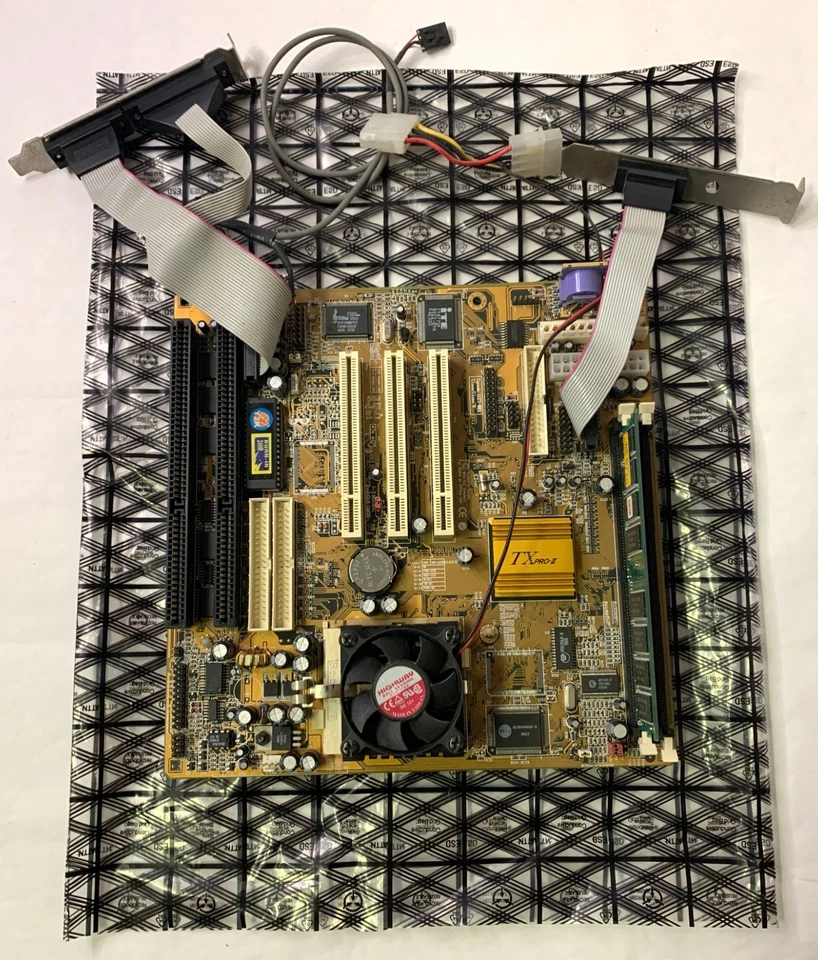 Vintage PCCHips M5998101235 ATX Motherboard w/ Intel Pentium MMX 150MHz CPU - Image 2 of 4