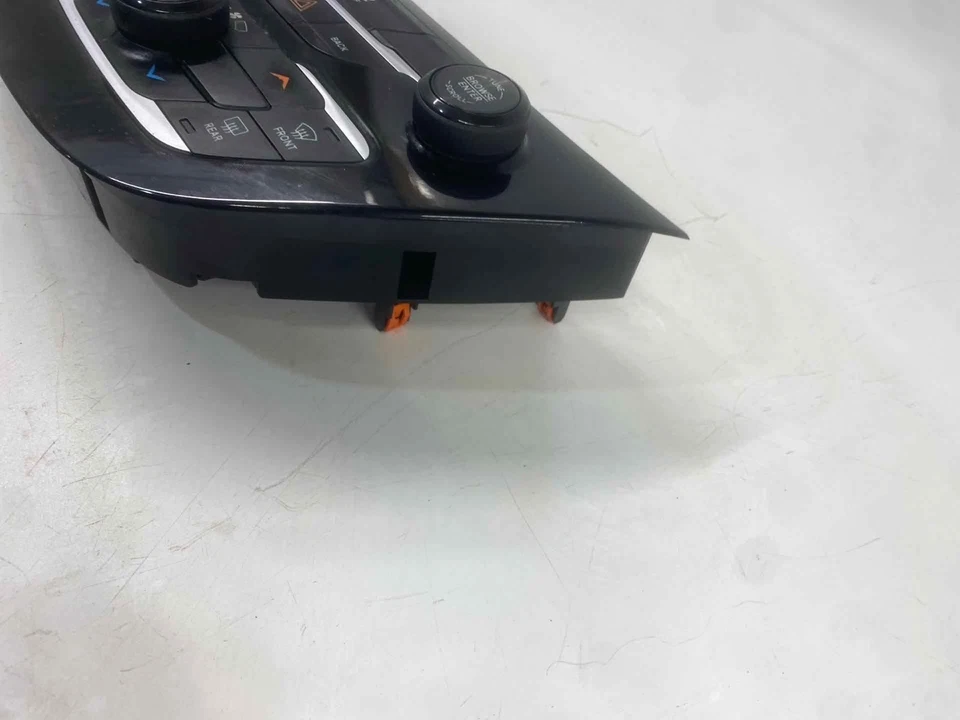 17 CHRYSLER PACIFICA Temperature AC Heater Climate Control - Image 4 of 4