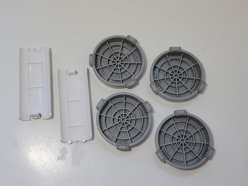 Wii Lot: Manual, 4 Coasters (Balance Board), 2 Battery Doors (Controllers) - Picture 3 of 5