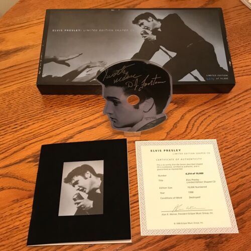 ELVIS PRESLEY LIMITED EDITION SHAPED CD WITH BOOKLET & C.O.I  NUMBERED ~ 4,214 - Afbeelding 1 van 12