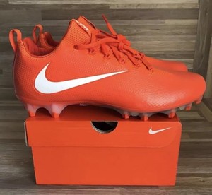 botas naranjas nike