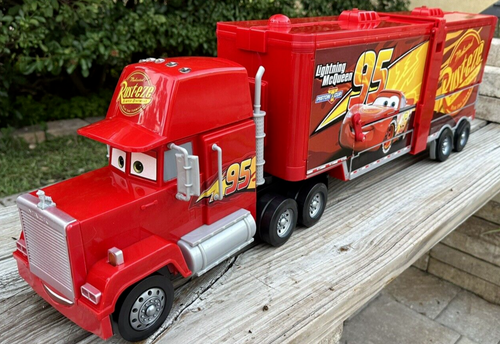 Disney Pixar Cars Super Track Mack's Hidden Racetrack 2-in-1 Transforming Truck