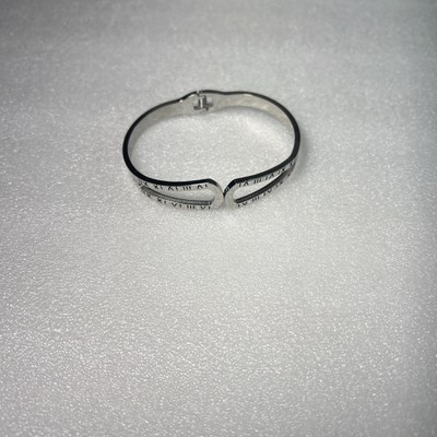 Women s Silver Roman Numeral Clasping Bracelet 