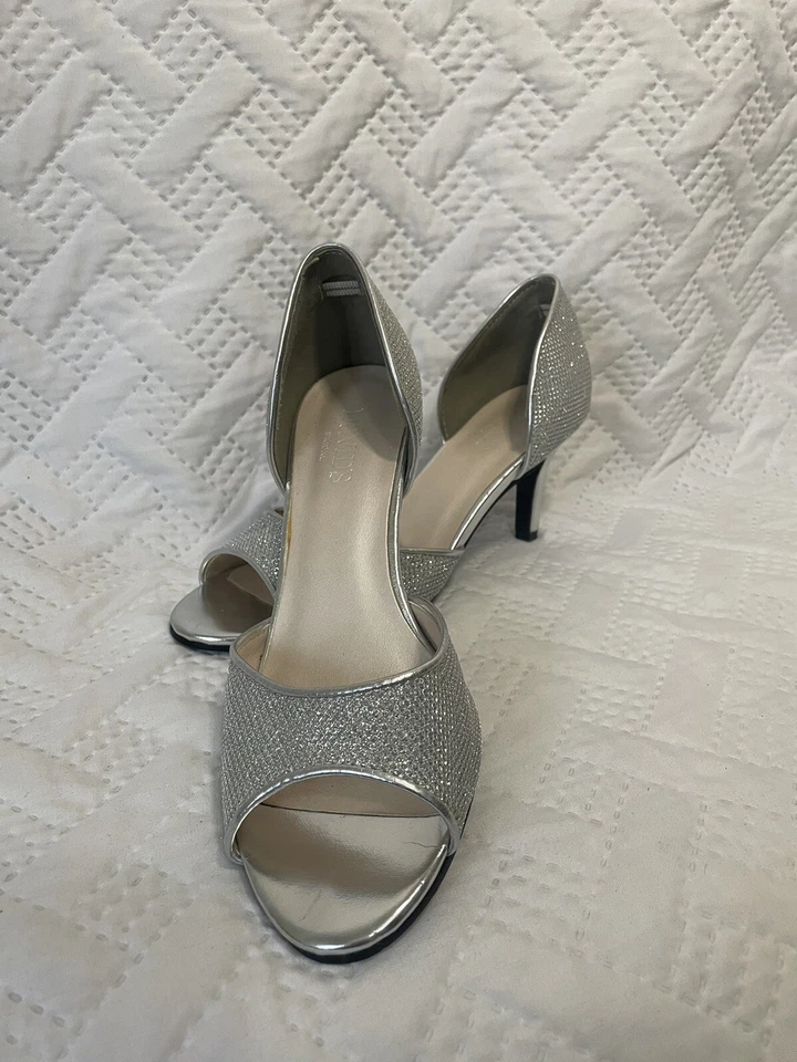 David's Bridal Jadie Silver Glitter Wedding Heels Open Toe-Women’s Size 6 1/2 - Image 2 of 4