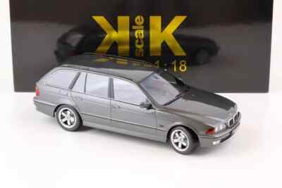 BMW 5er 540i E39 Touring Grau Metallic von 1997 bis 1:18 von KK-Scale KKDC181082