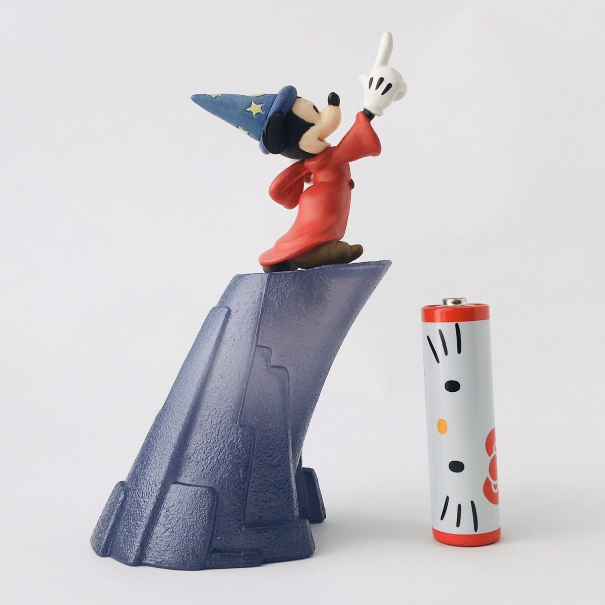 Fantasia Mickey Mouse フィギュア Amazon.com: QMX Quantum Mechanix Disney's Fantasia