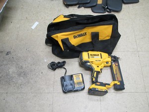 DEWALT DCN680B 18 Gauge Brad Nailer,with Charger, Battery and Bag | eBay