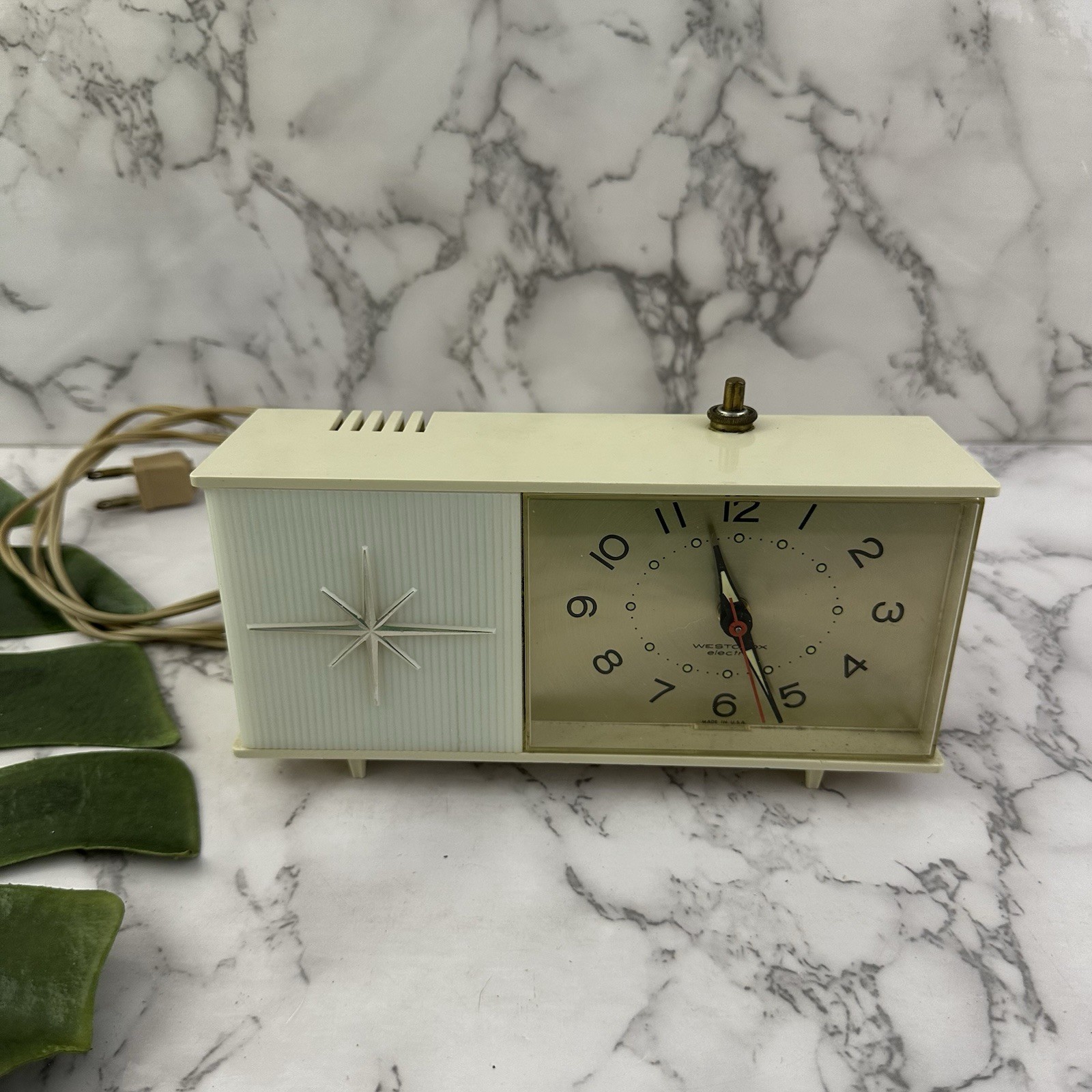 Westclox Moonbeam Vintage MCM Electric Alarm Clock Working Nite Lite Light Star photo Westclox Moonbeam Vintage MCM Electric Alarm Clock Working Nite Lite Light Star featured image