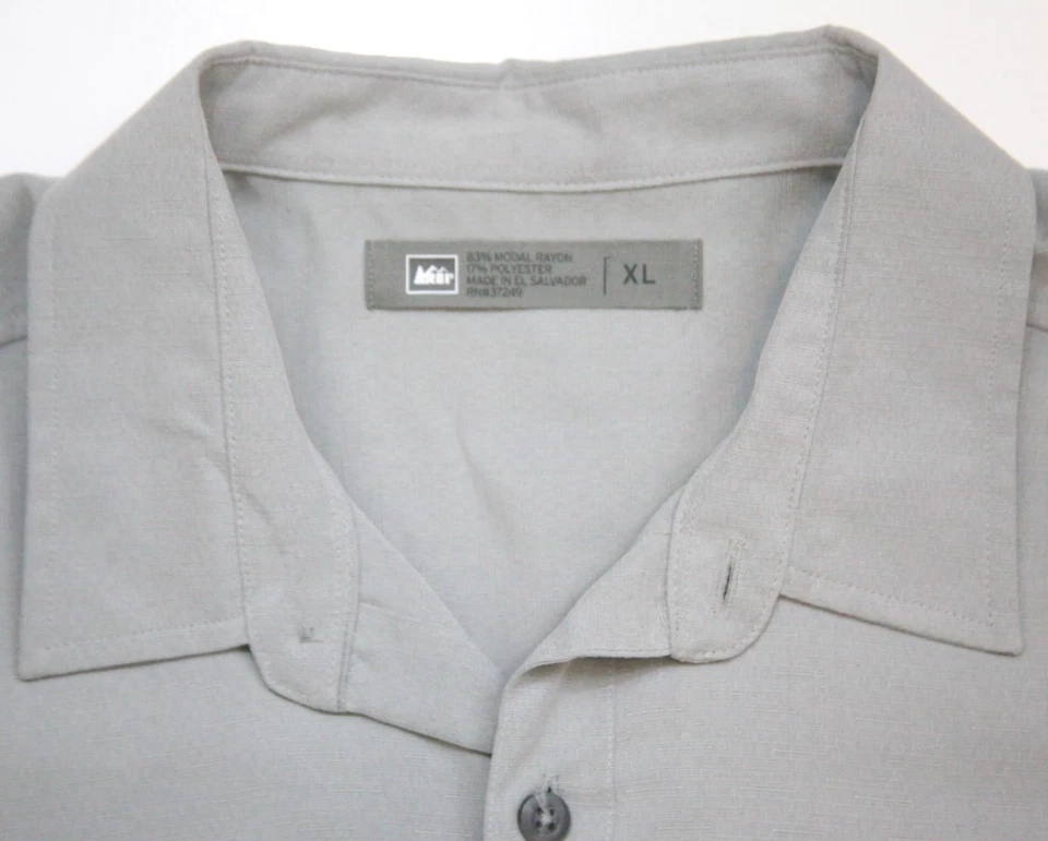 Nueva Camisa de Vestir XL REI Gris Con Botones Manga Corta Rayón Poliéster Bolsillo J57 Foto 3 de 4