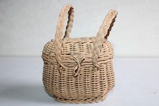 Ancien petit panier de poupée