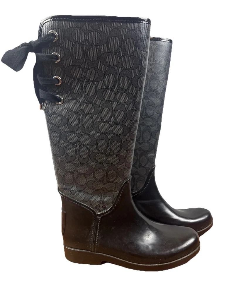 Botas de lluvia COACH Tristee con cordones con logotipo de firma negras para mujer talla 8B” Foto 2 de 4