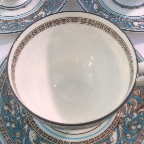WEDGWOOD FLORENTINE SET 6 CUPS SAUCERS LEIGH SHAPE GRIFFINS URNS BONE CHINA XLNT - Picture 4 of 12
