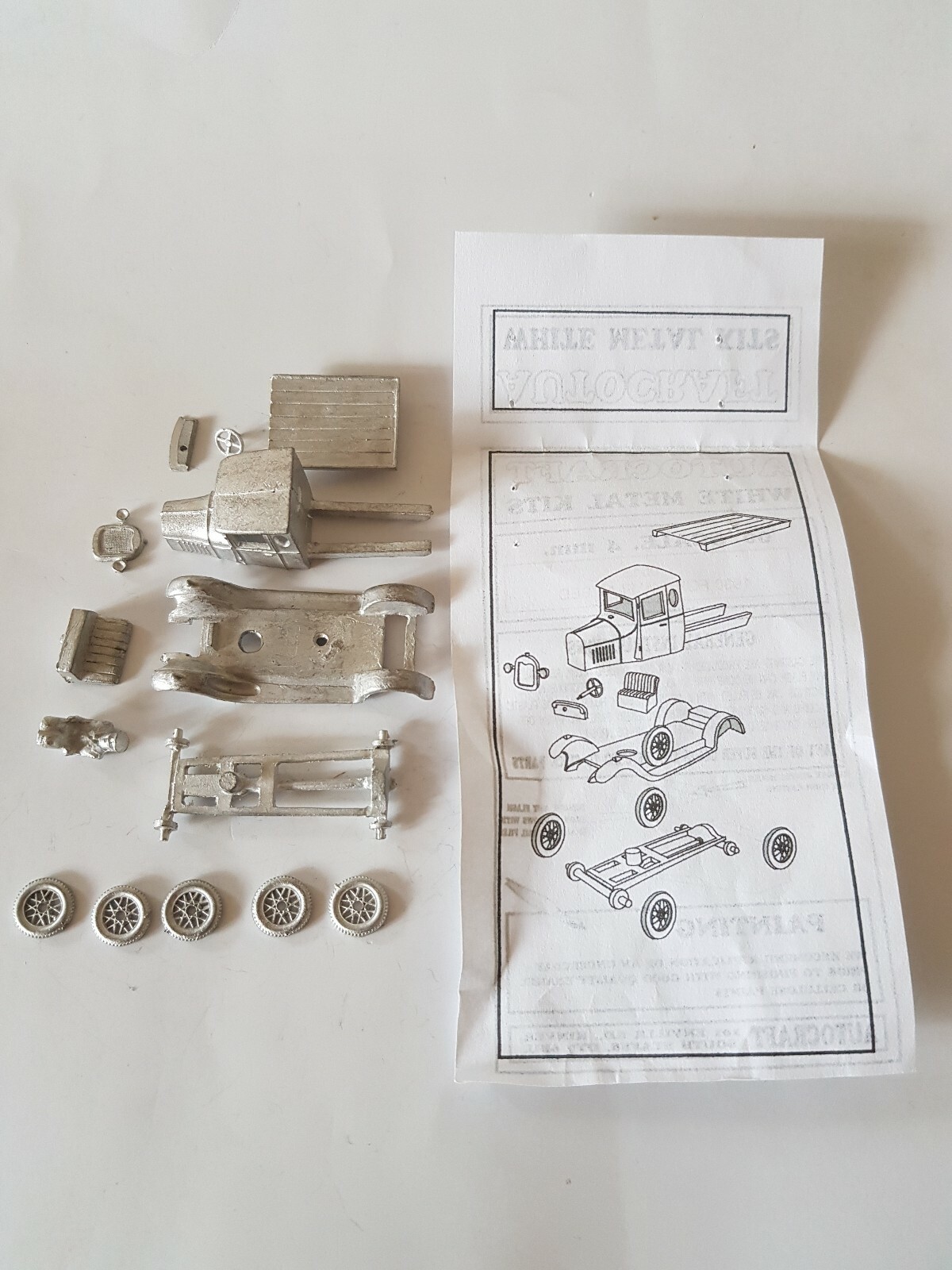 OO GAUGE 1930 PREWAR FORD FLAT BED TRUCK / LORRY / VAN 1/76 4MM METAL