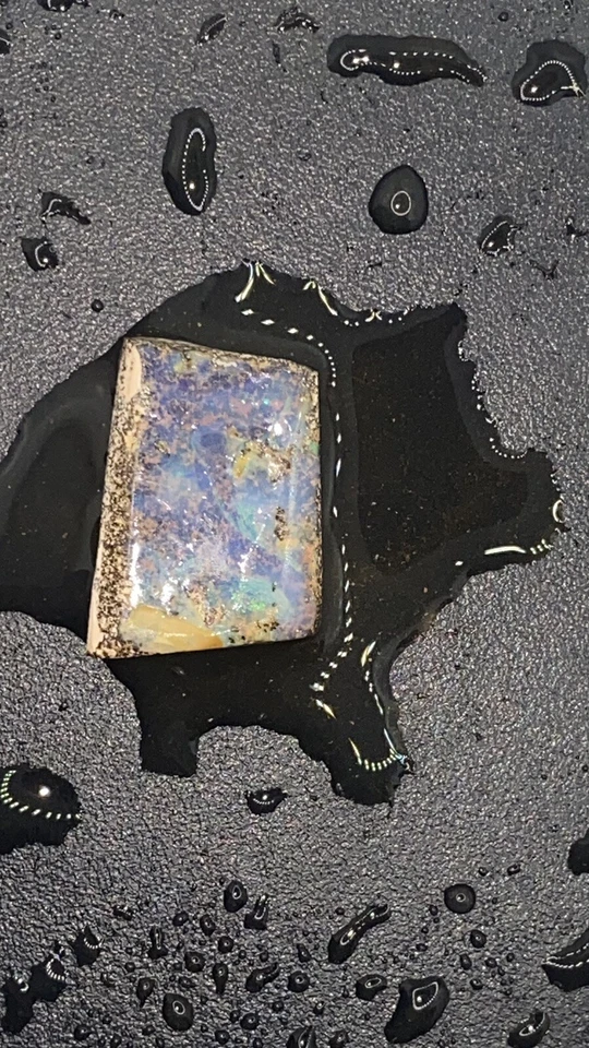 Australian  Boulder Opal rough and rubs Single Stone - Image 3 of 4