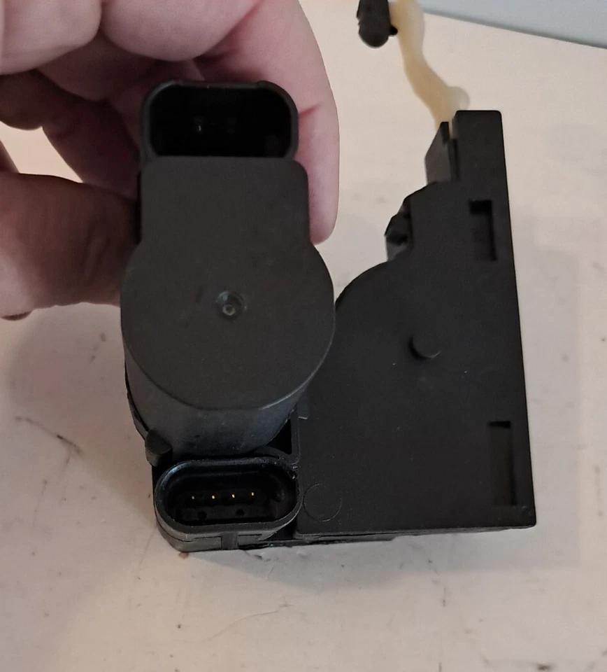 Power Door Lock Actuator Passenger Right RH Rear Chevy GMC Yukon Pontiac Buick - Image 3 of 4