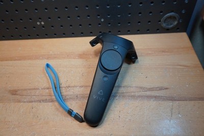 (G) HTC Vive 2PR7100 Black Handheld Wireless VR Headset Motion Controller