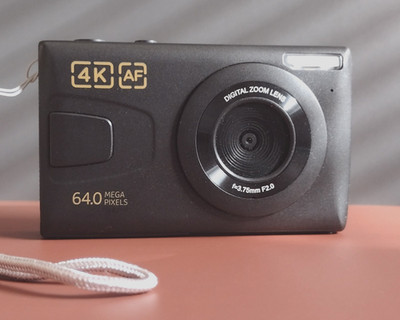 Compact digital camera 4K 56MP 2 batteries 32GB card 2160 video 18x digital zoom