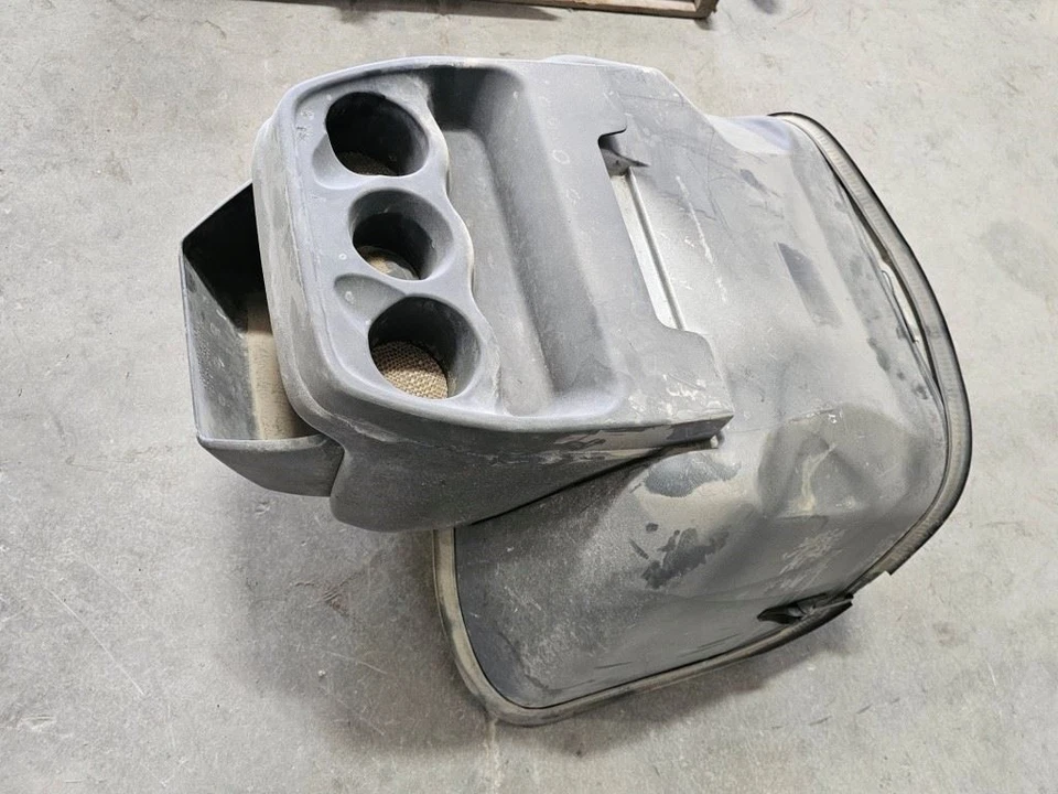 Chevrolet Express 3500 2004 6,0 L OEM interior cubierta del motor carcasa portavasos Foto 2 de 4