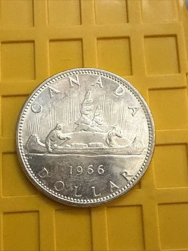 1966 Canada Silver Dollar Elizabeth II Voyager Dollar 80% ASW 0.6 troy ounces E9