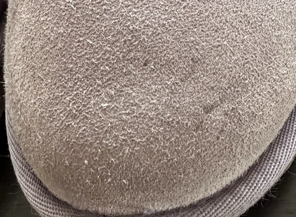 Women’s size 6 Ugg Minis - Image 2 of 4