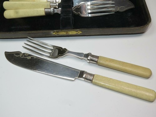 VINTAGE SILVER PLATED Fish Knives & Forks in Case Bone Handles - Picture 3 of 5