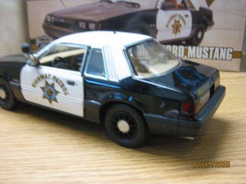 1/18 1985 FORD MUSTANG SPECIAL SERVICE, CALIFORNIA HIGHWAY PATROL , GMP#9065 - Afbeelding 8 van 23