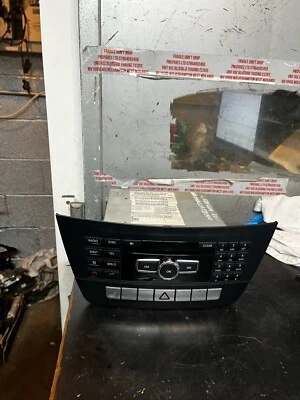 MERCEDES C220 W204 2011 RADIO STEREO HEAD UNIT A2049000308 - Image 1 of 4