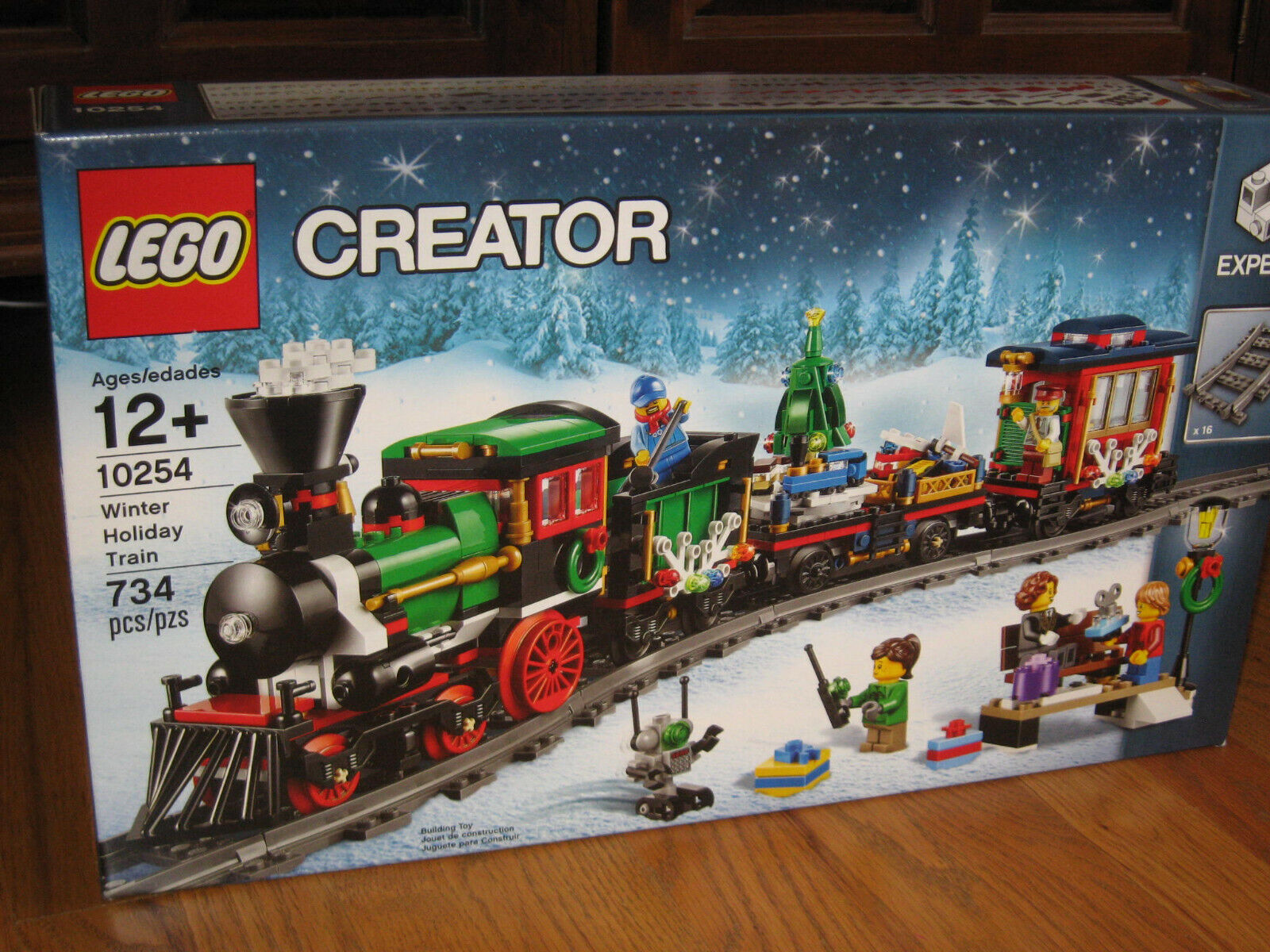 LEGO Creator WINTER HOLIDAY TRAIN # 10254  734 pcs 5 minifigures Christmas SET